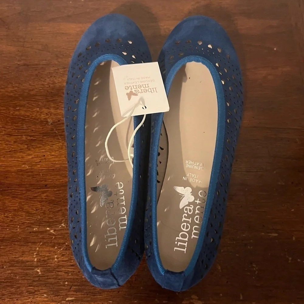 NWT Elegant Blue leather Suede Flats with Cutout Design 8 (39)Italian made